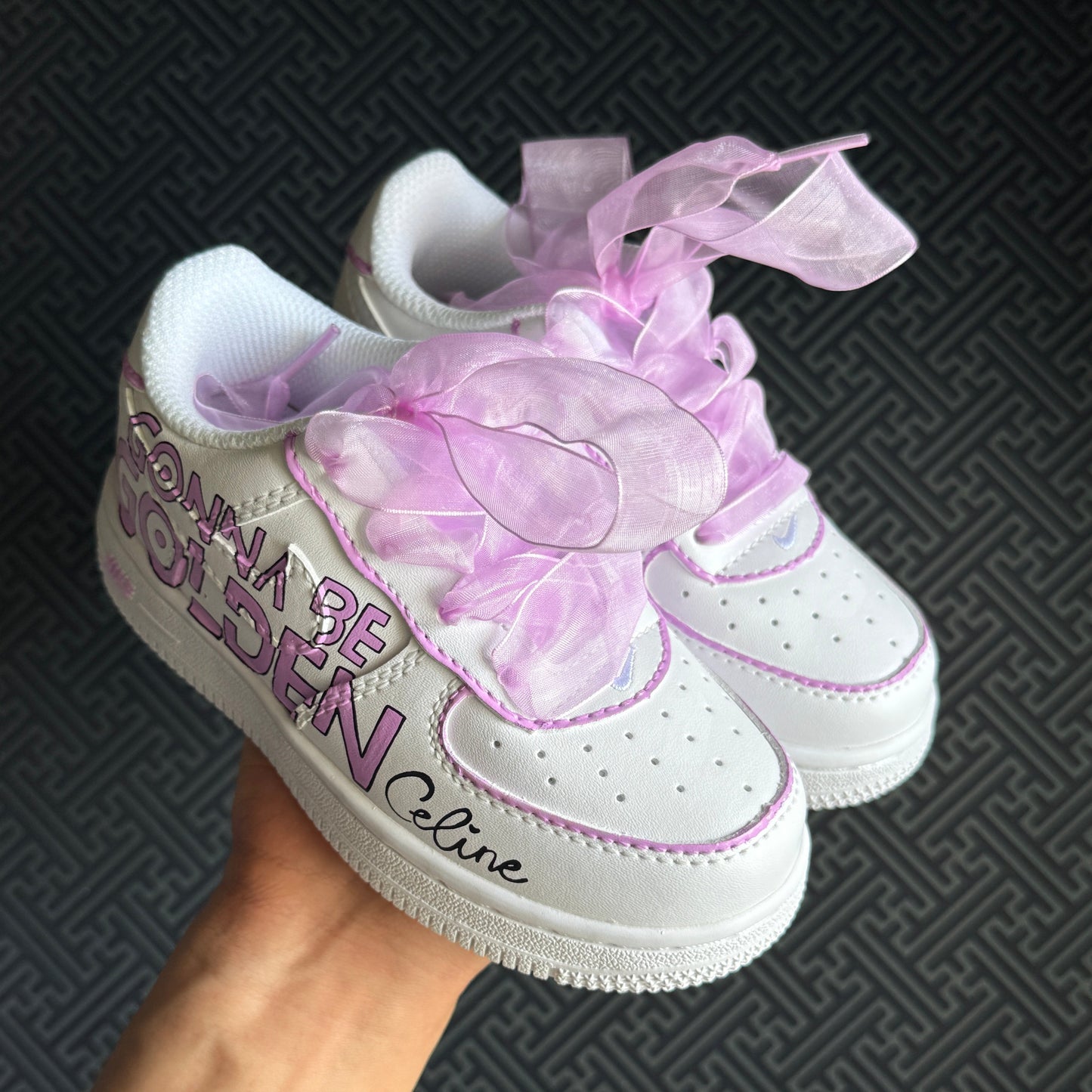 Limited Edition: Set Golden - FREE SHOES LACES + KEYCHAIN + SOCKS