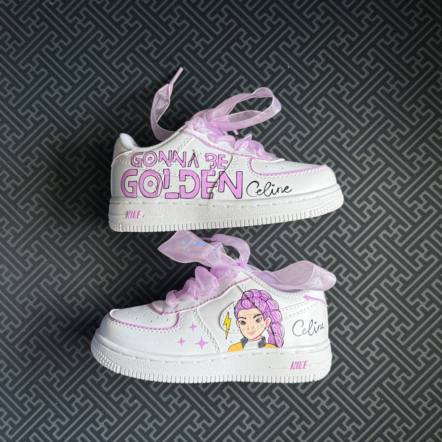 Limited Edition: Set Golden - FREE SHOES LACES + KEYCHAIN + SOCKS