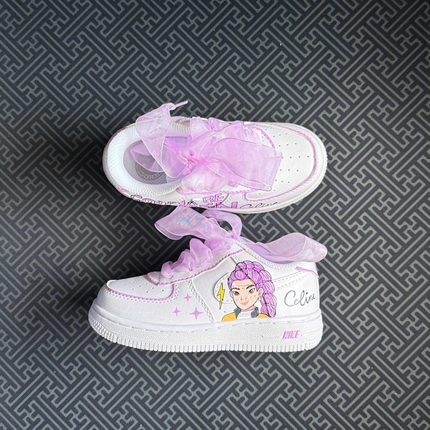 Limited Edition: Set Golden - FREE SHOES LACES + KEYCHAIN + SOCKS