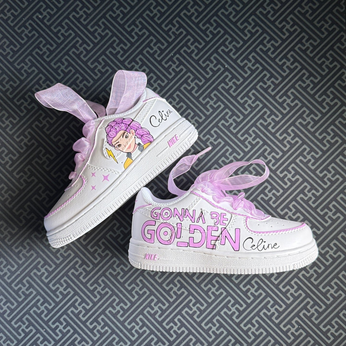 Limited Edition: Set Golden - FREE SHOES LACES + KEYCHAIN + SOCKS