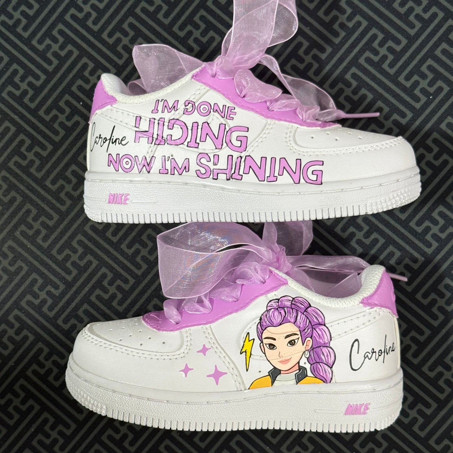 Limited Edition: Set Shining - FREE SHOES LACES + KEYCHAIN + SOCKS