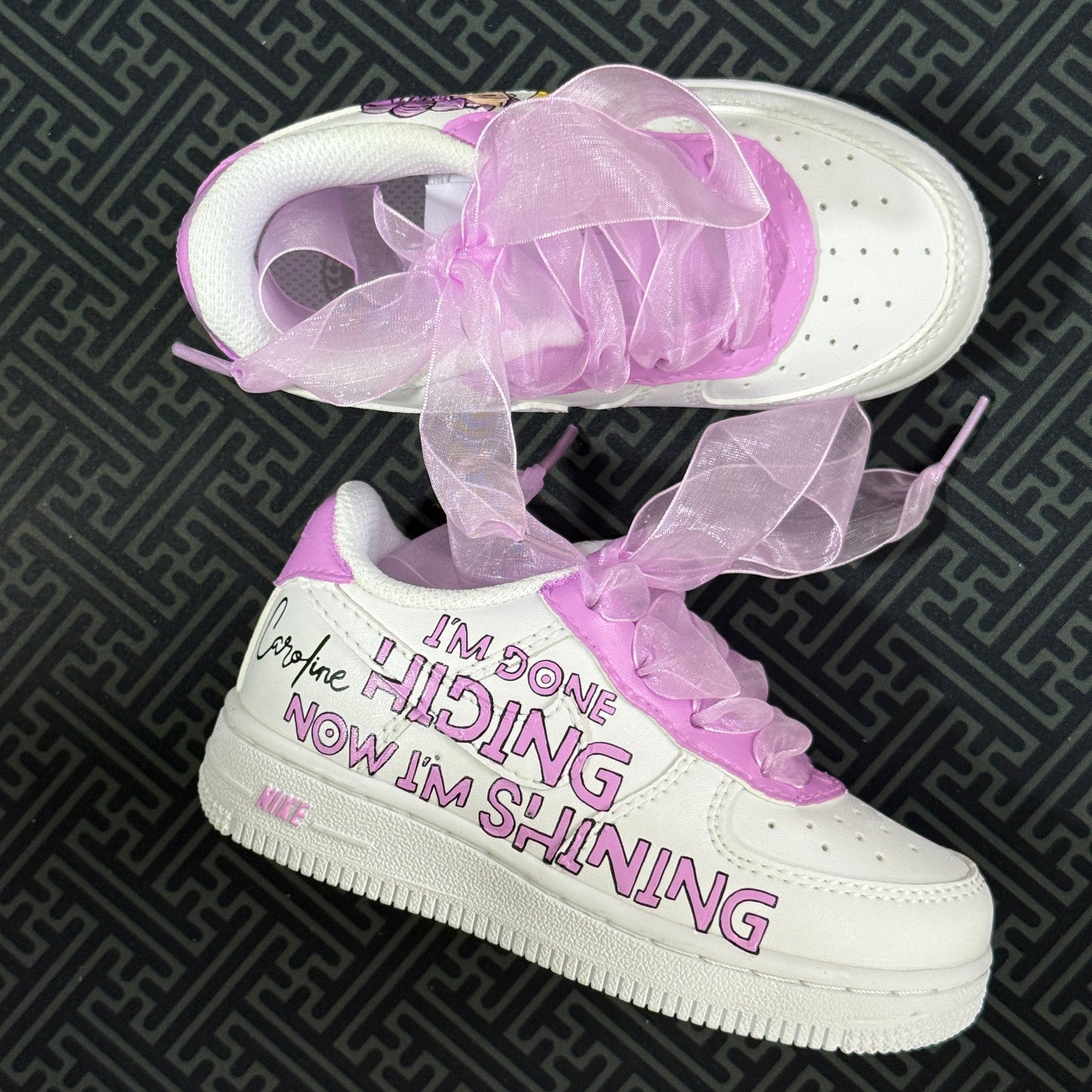 Limited Edition: Set Shining - FREE SHOES LACES + KEYCHAIN + SOCKS